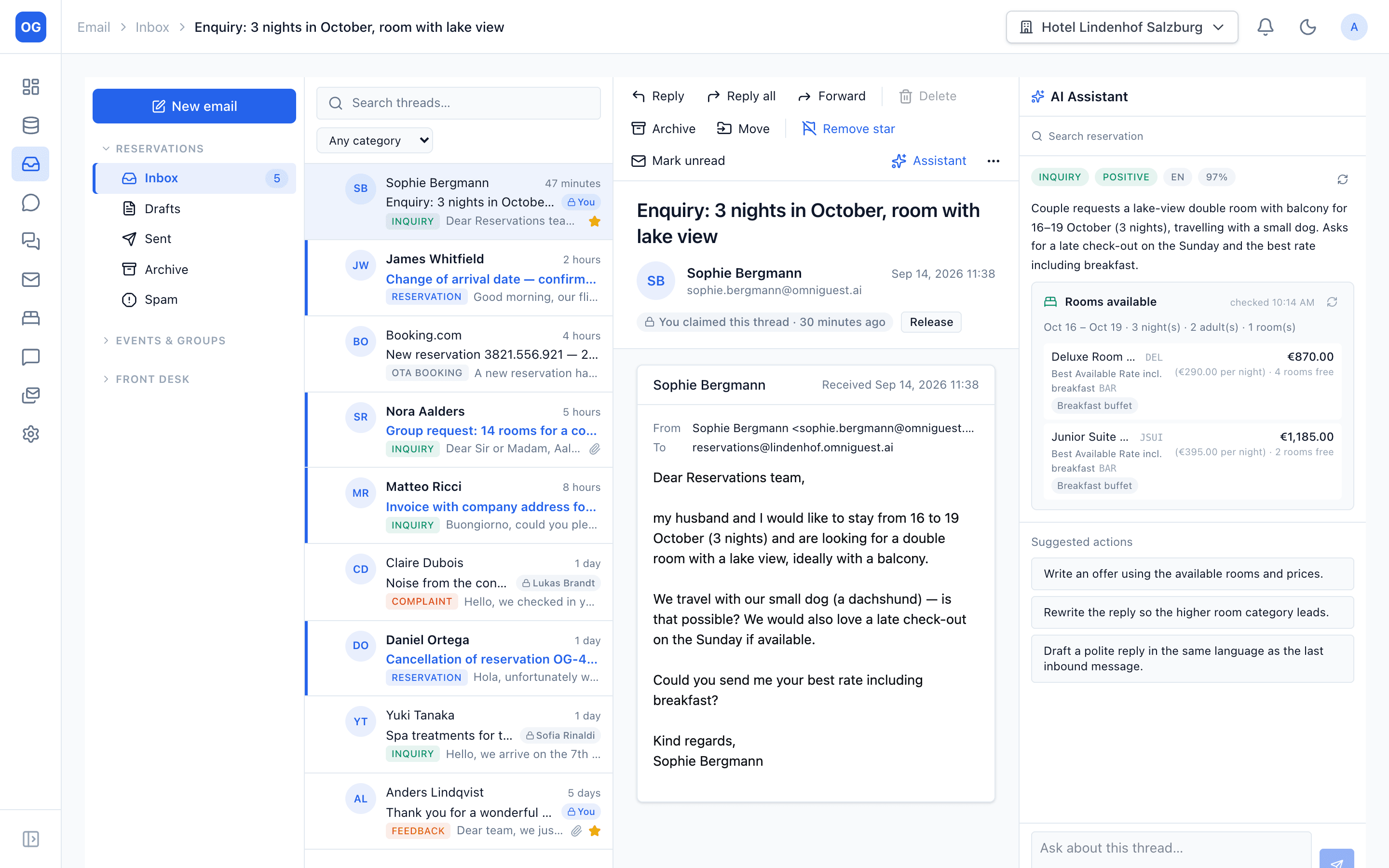 OmniGuest unified inbox showing a reservation enquiry with the AI-drafted reply and live room availability